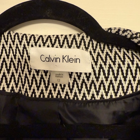 Calvin Klein Chevron White And Black Jacket Size 12 - Picture 3 of 5